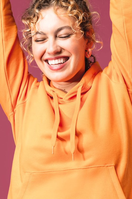 Sweat-shirt écoresponsable à capuche femme – Image 38