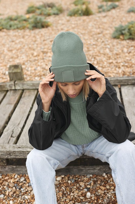 Bonnet à large revers avec patch ton sur ton – Image 3