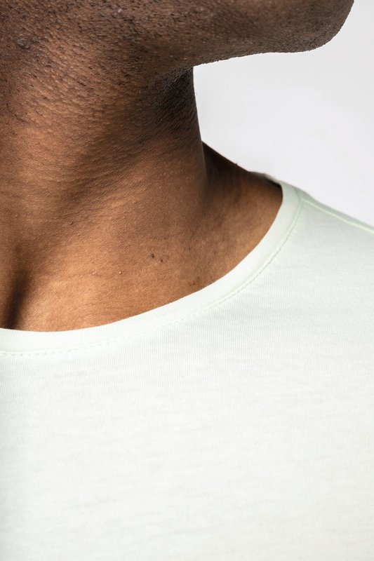 T-shirt écoresponsable délavé unisexe – Image 7