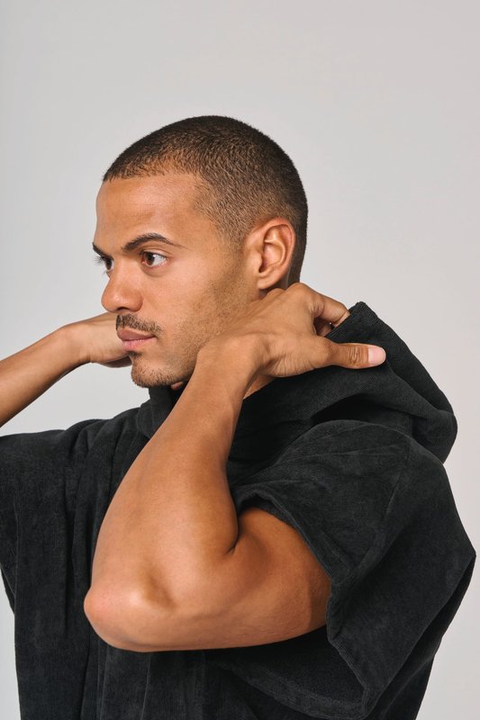 Poncho éponge à capuche unisexe – Image 11