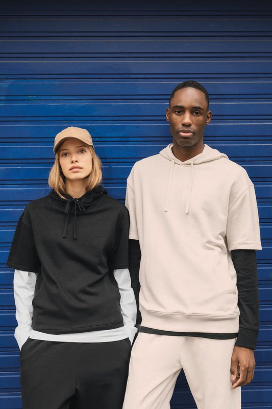 Sweat-shirt écoresponsable à capuche à épaules tombantes manches courtes French Terry unisexe – Image 6