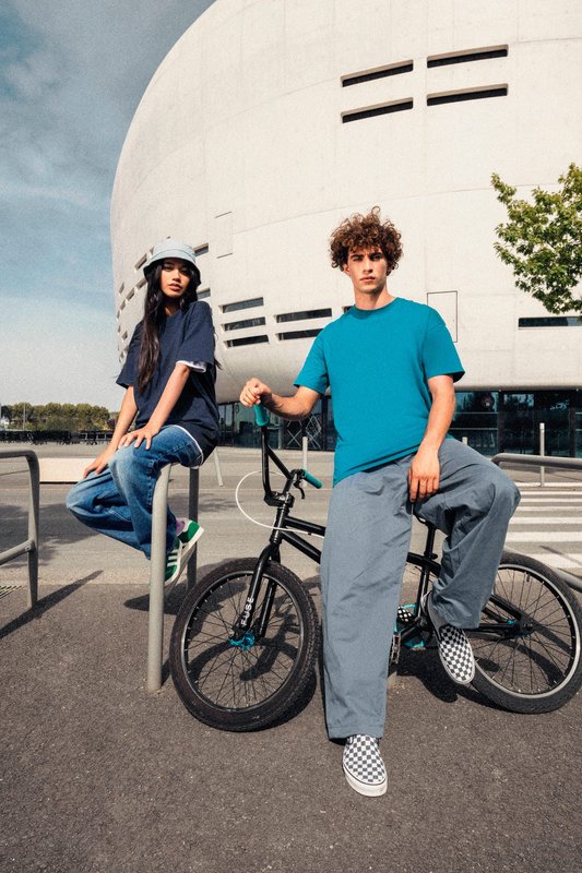 T-shirt écoresponsable à épaules tombantes unisexe – Image 7