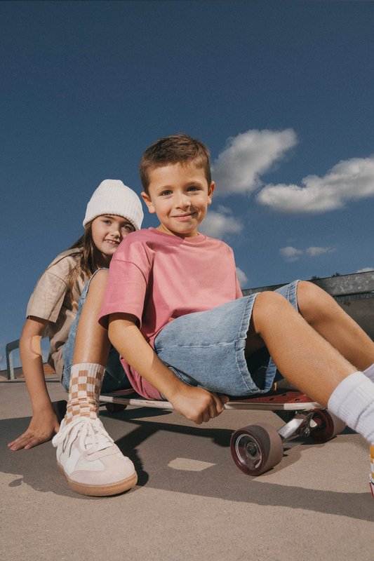 T-shirt écoresponsable à épaules tombantes enfant – Image 7